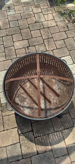 Round Wood-Burning Fire Pit with Spark Screen