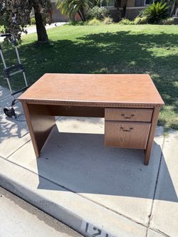 FREE COMPUTER DESK (NW BAKO)