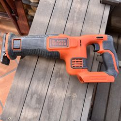 Black & Decker Sawza