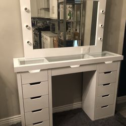 Vanity Desk With Mirror 