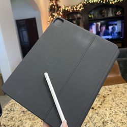 Apple Magic Keyboard And Apple Pencil 