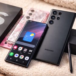 Samsung Galaxy S22 Ultra — 256GB — NEW — $650