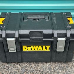 #1776 DeWalt Mechanics Tool Set with ToughSystem Tool Box
