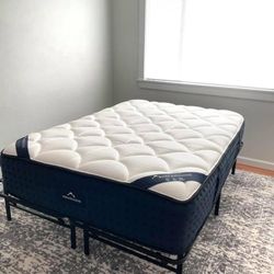 🛏️ FULL Dreamcloud Mattress - Like New 