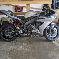 2004 Yamaha R1 - $4500