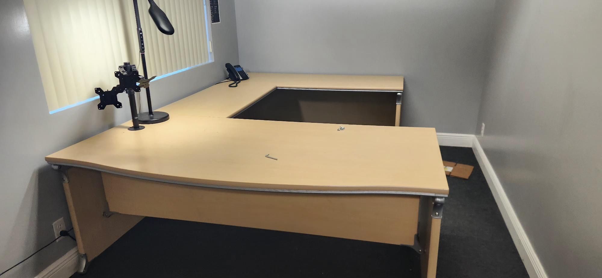 Executive Desk Set – 80"x36" with Return, File Cabinet, and Hutch (Excellent Condition)
