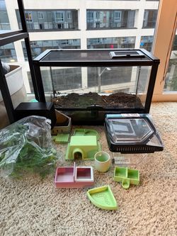 10 GAL Front-Opening Reptile Tank + Cricket Breeder + Accessories LOT