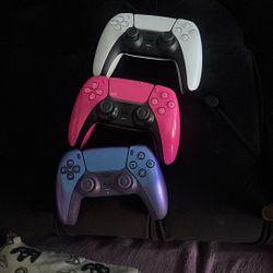 Ps5 (DIGITAL) And 3 Controllers