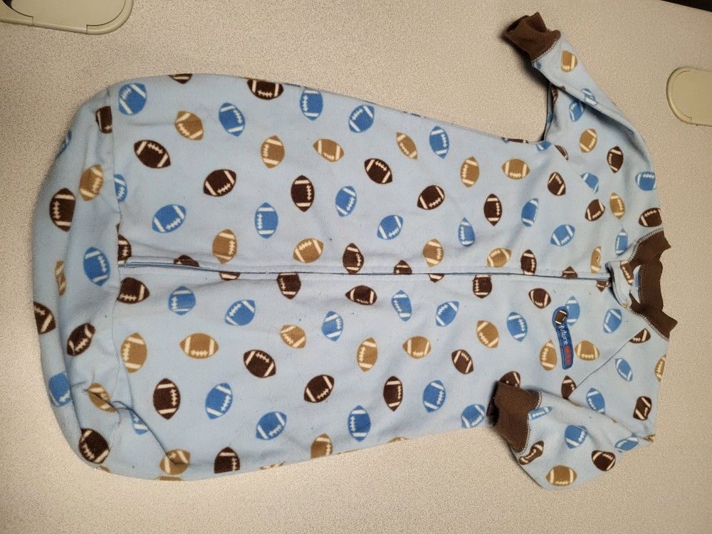 Boys 0-9 months Unknown brand blue with footballs fleece sleep bag Lot E