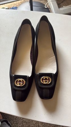 Gucci suede pumps