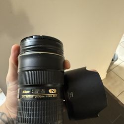 Nikon AF-S NIKKOR 24-70mm f/2.8G ED Lens – Excellent Condition