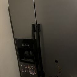 Refrigerator 