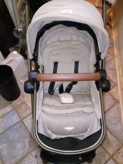 Maxi-cosi zelia luxe 5 in 1 modular travel system