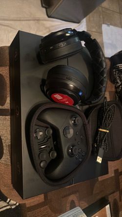 Headphones and remote control for Xbox