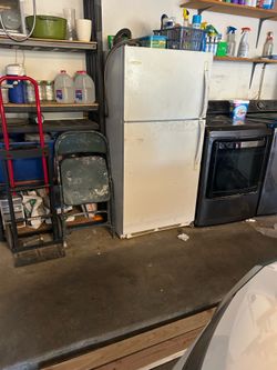 Frigidaire top freeze refrigerator Frigidaire 17 cu ft.³ top freeze refrigerator