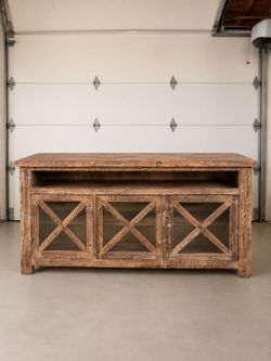 Entertainment center