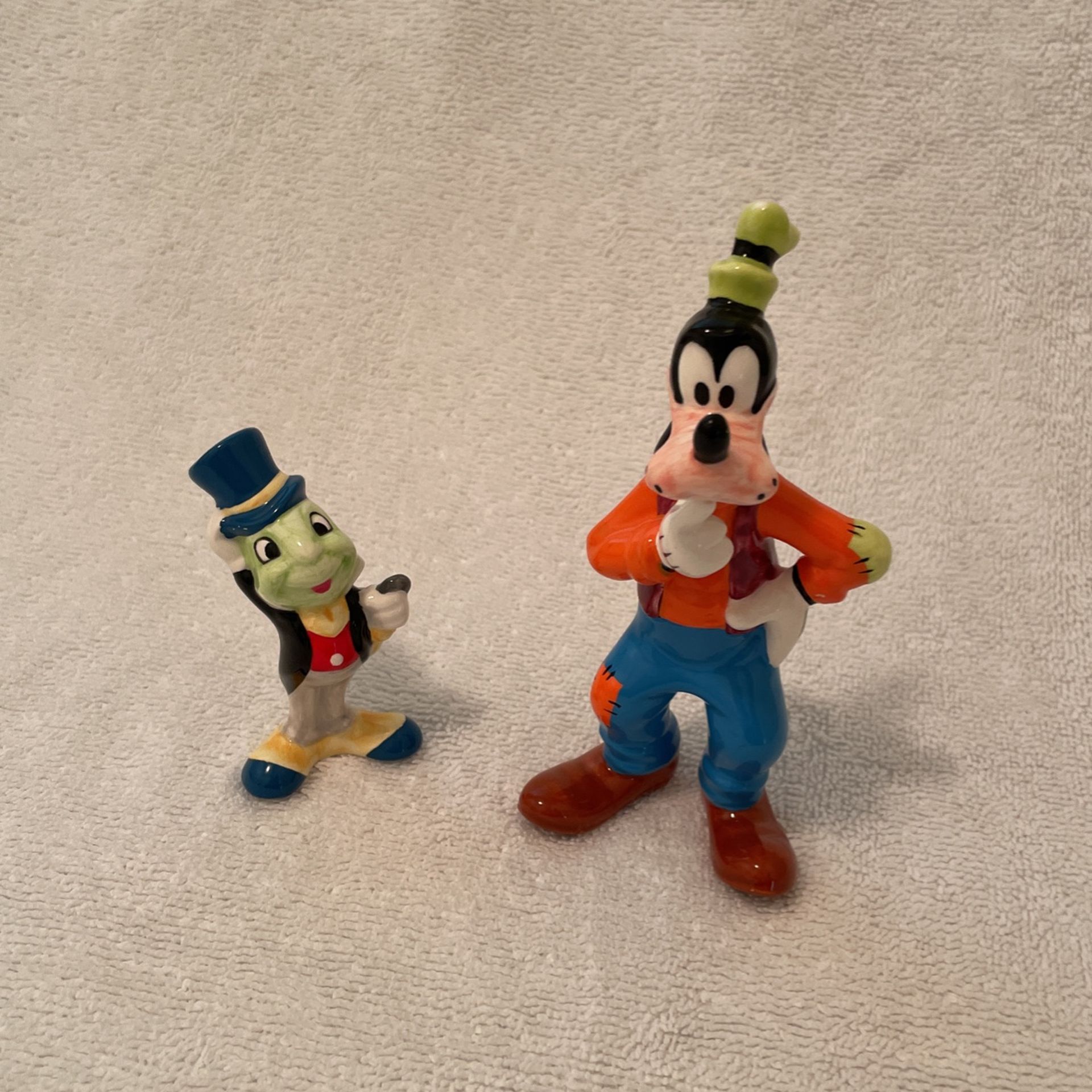 Disney Ceramic Figurines Goofy 5 1/2 Tall  & Jimimey Cricket 2.5” Tall Excellent Condition Like New 