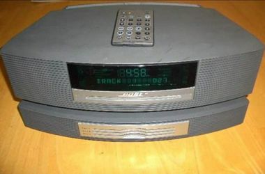 Bose acoustic Wave cd / radio with extra 3 CD changer