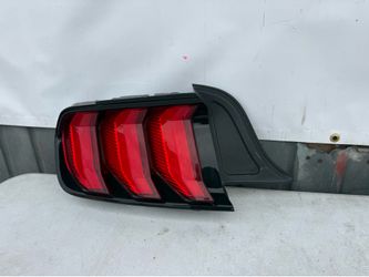 FORD MUSTANG GT -2018 2019 2020 2021 2022 2023- Tail light tail lamp taillight left driver side LH used original OEM