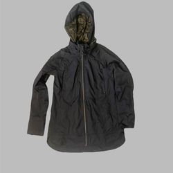Lululemon Fo’ Drizzle Rain Jacket. Black With Camo Lining. Size 4