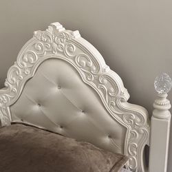 Comes With 2 Twin Beds And 1 Nightstand And 1 Dresser With A Mirror