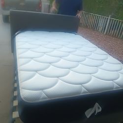 Like new Full size bed