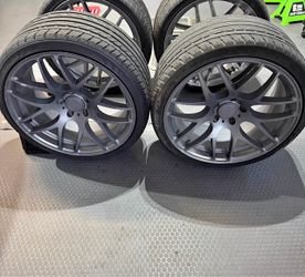 Rims 20 inch Staggered Verde rims and tires