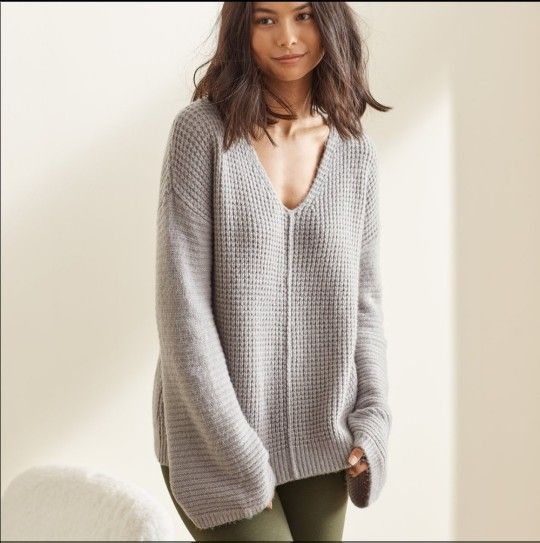 UPWEST Gray V-neck Oversized Waffle Knit Long Sleeve Sweater XS.