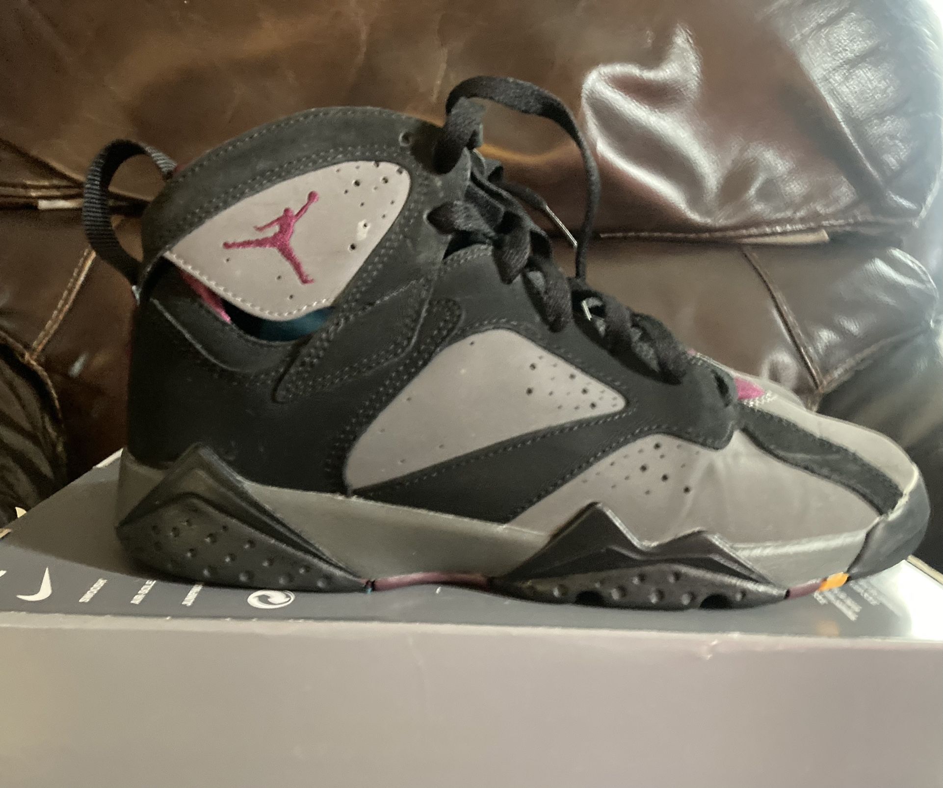 Air Jordan Bordeaux Retro 7 Size 6y