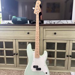 Squier Precision Bass 