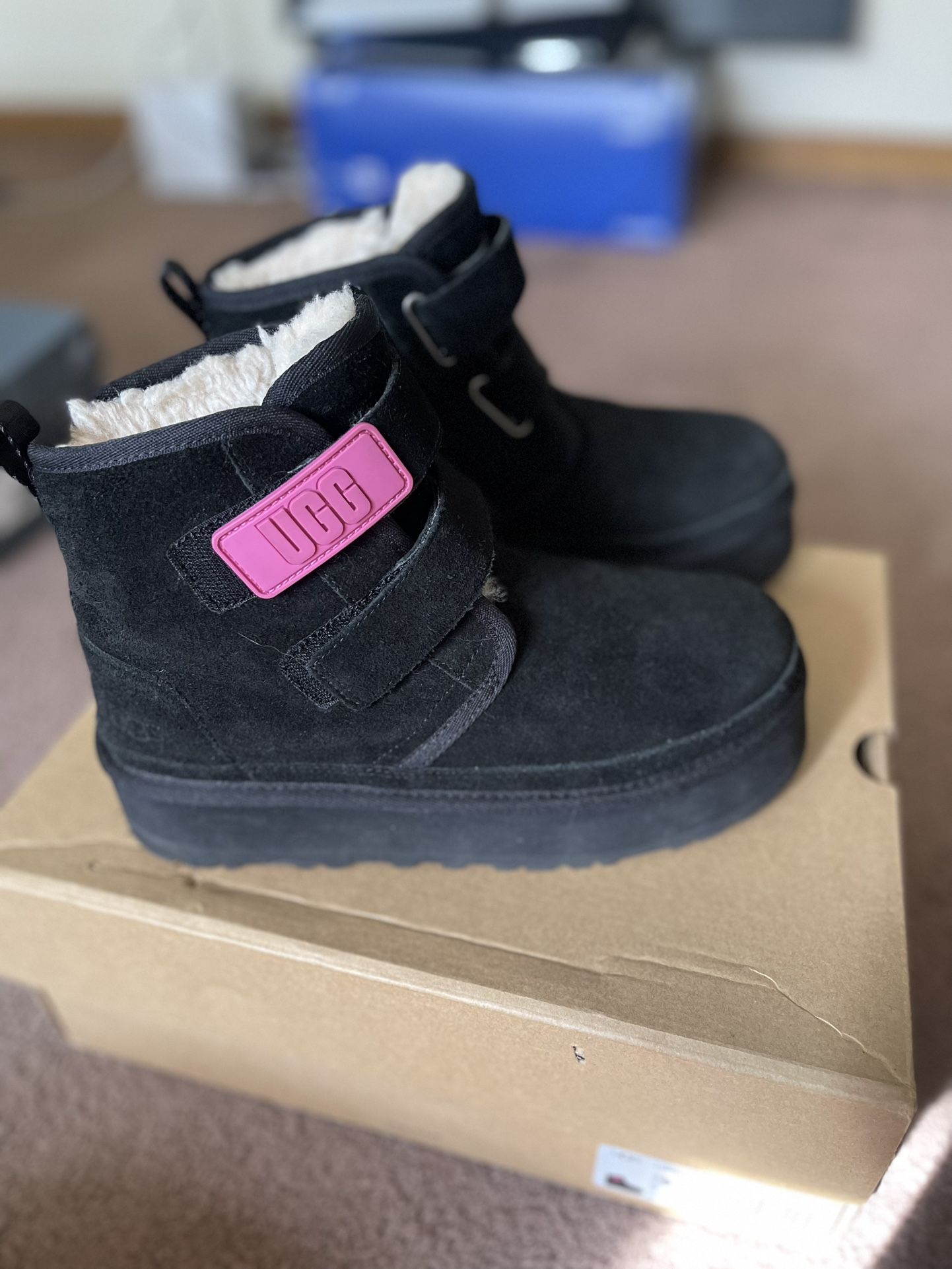 Big kids platform Ugg Boots Size 5