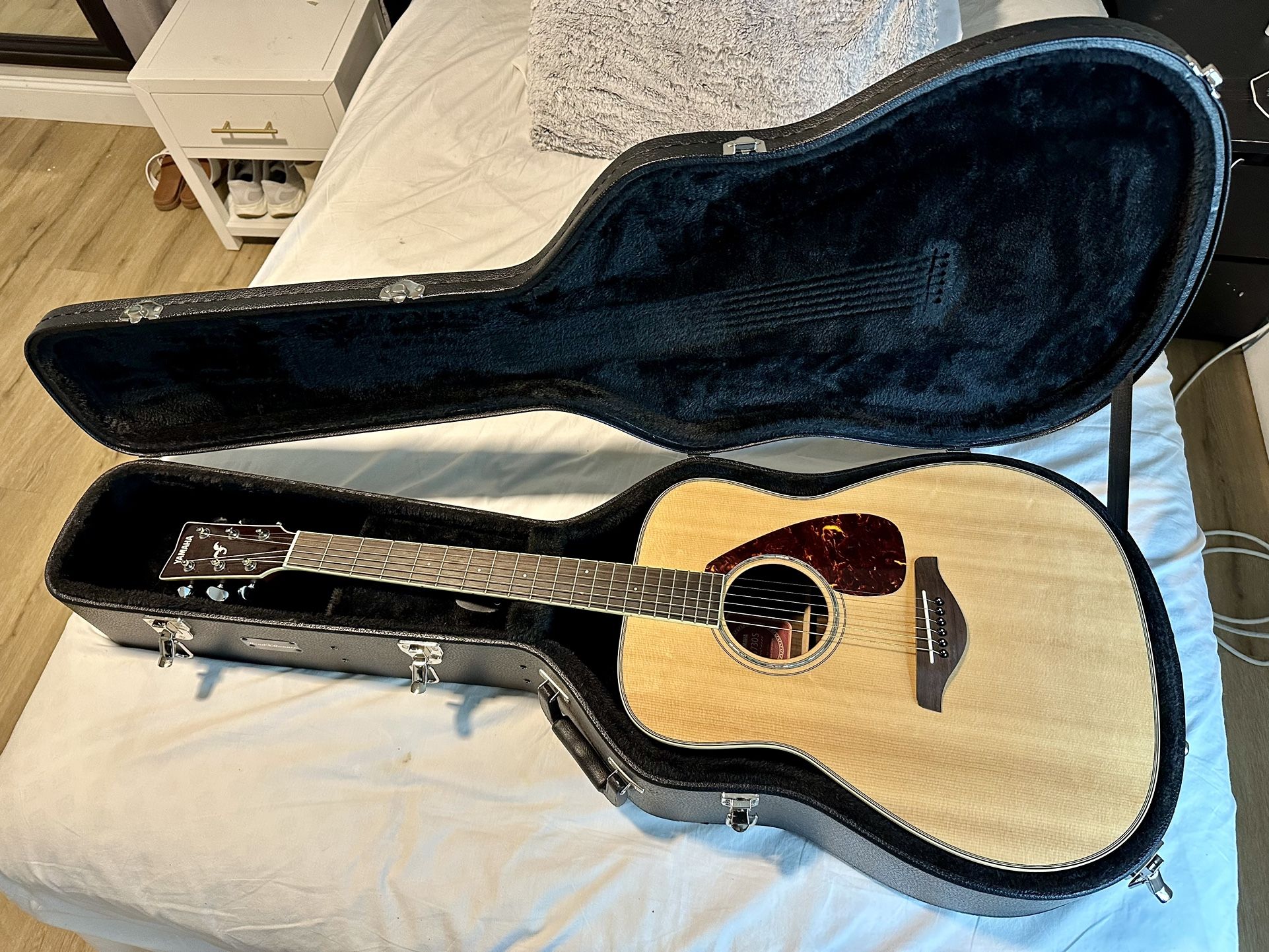 Yamaha FG730S Folk Solid Top Acoustic Guitar