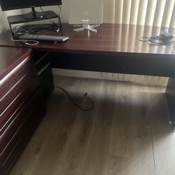 Desk w/File Cabinet 