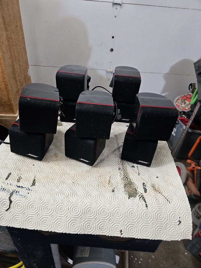 5 BOSE SPEAKERS