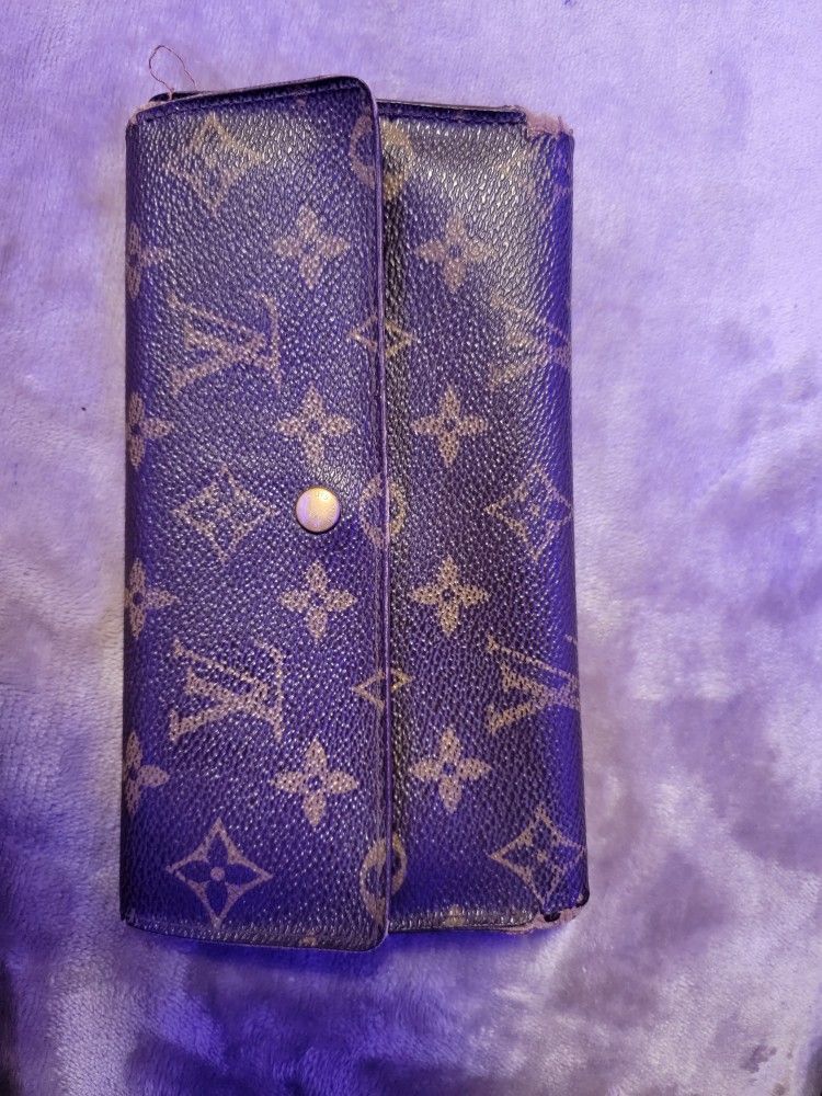 Lv International Monogram Wallet