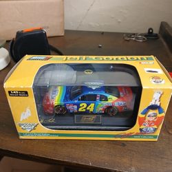 Revell #24 Jeff Gordon Brickyard 400 Winner -1999 Chevy Monte Carlo -1:43 Nascar
