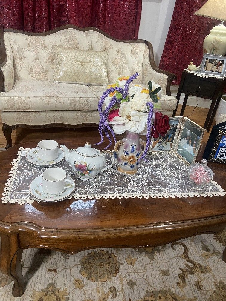 vintage couch & Coffee Table 
