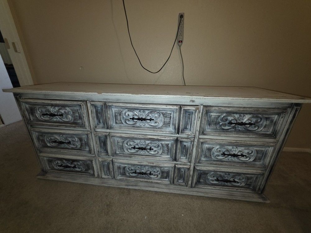 Sturdy Dresser