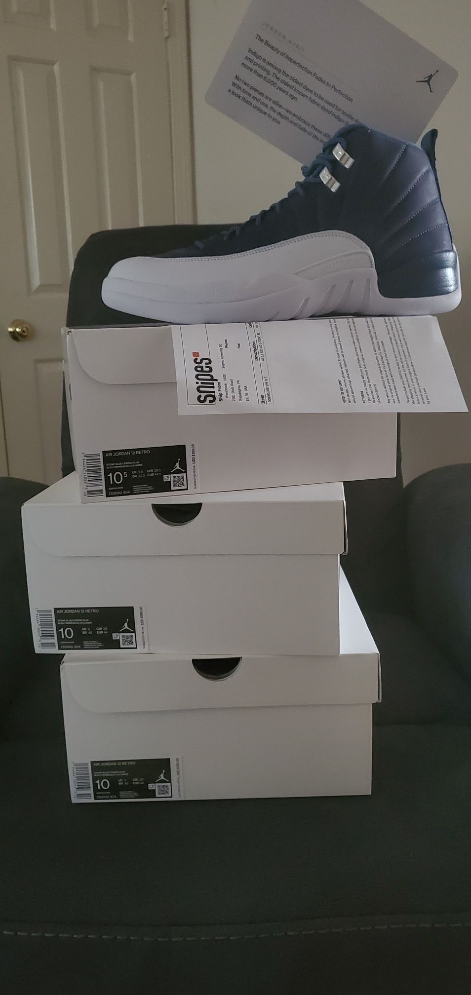 Jordan 12 's BLUE ( INDIGO) / WHITE