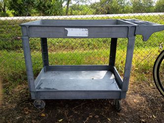 Rubbermaid 500 lb capacity utility cart w/ 4" casters