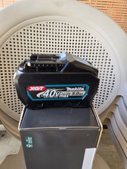 Battery, Makita 40v 5.0 like new