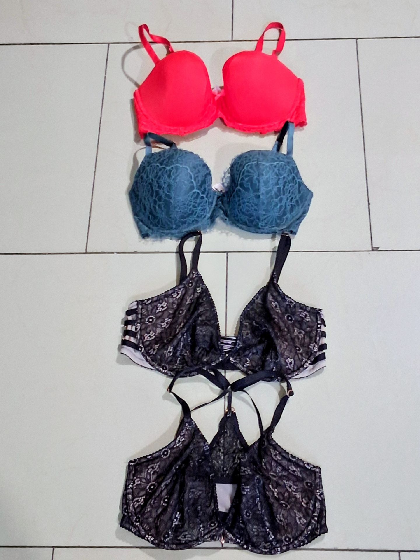 New & used Victoria's secret bundle 34DD