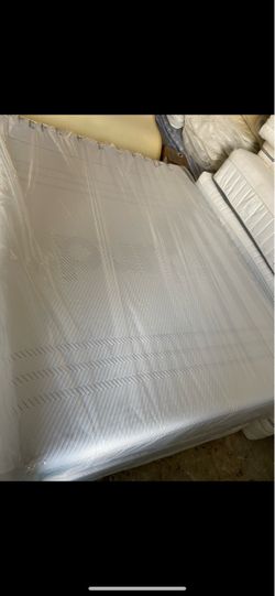 Purple plus mattress Brand New  King/cali king $650 ❌ $750with box spring   Queen size $550 ❌ $610with box spring   Full size $500 ❌ $560 with box spr