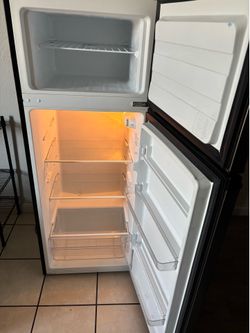 Fridge & Top Freezer Refrigerator in Stainless Steel Look