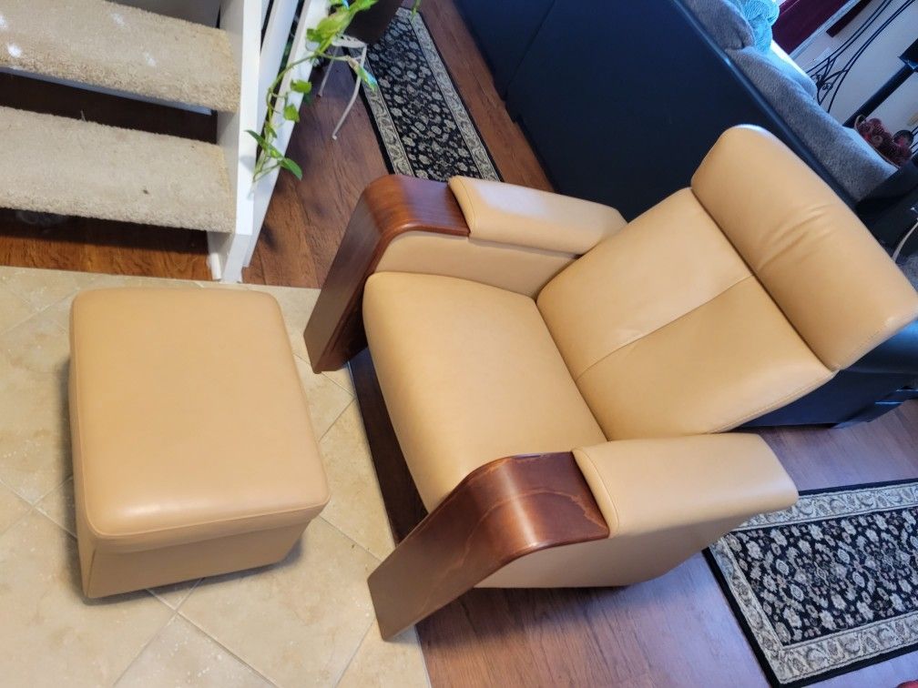 Pair Of Stress Less Theatre Seats, Stunning