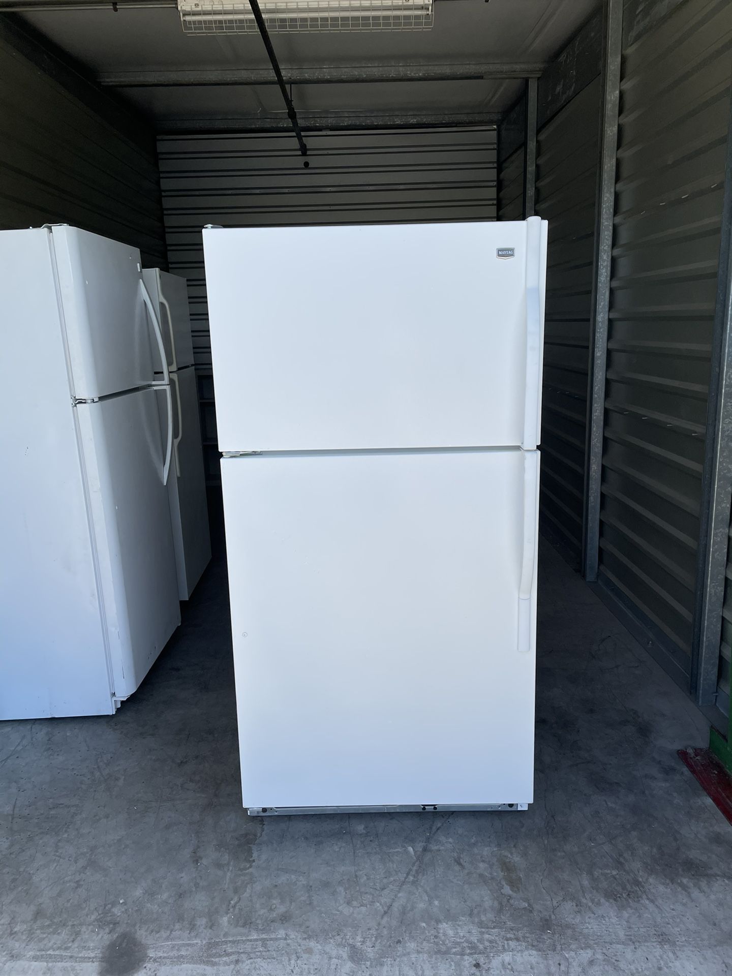 White Maytag/Whirlpool 2013 Super Clean White Top Mount Refrigerator