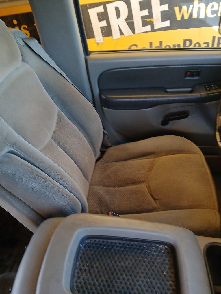 2003 4x4 Suburban For Parts 5.3 V8 Working And Transmission Working