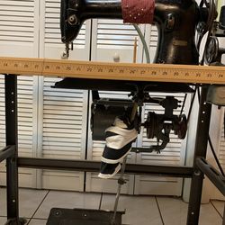 NEEDS To Go.    SINGER SEWING MACHINE