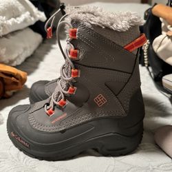 Girl Columbia Snow Boots Size 2 