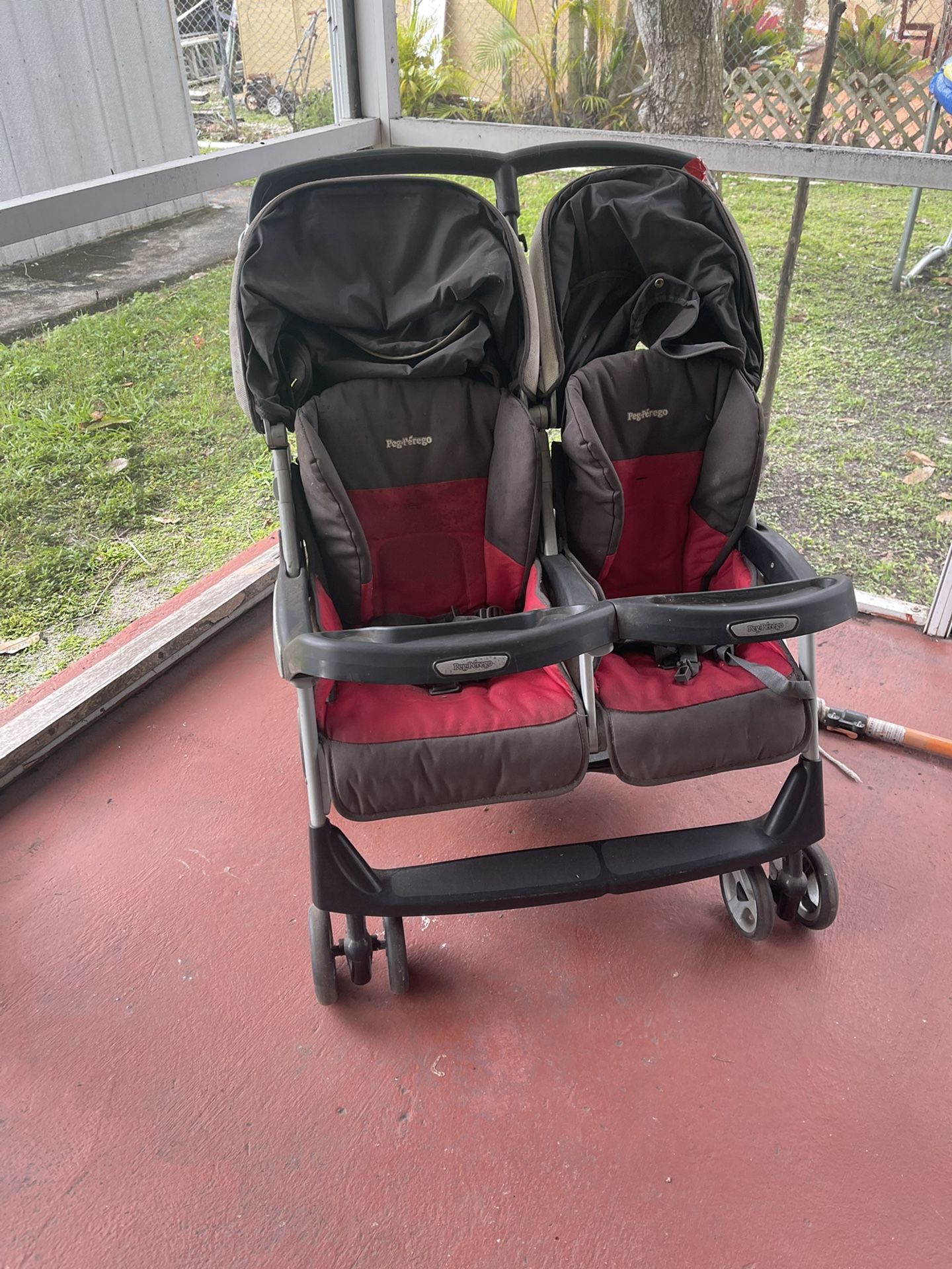 ***FREE *** USED peg perego pliko p3 - Double stroller - Color Grey And Red